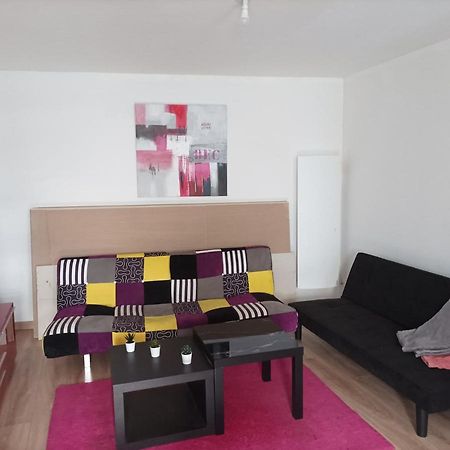 Ferienwohnung Petite Maison Agreable Pour 6 Voyageurs Bogny-sur-Meuse Exterior foto