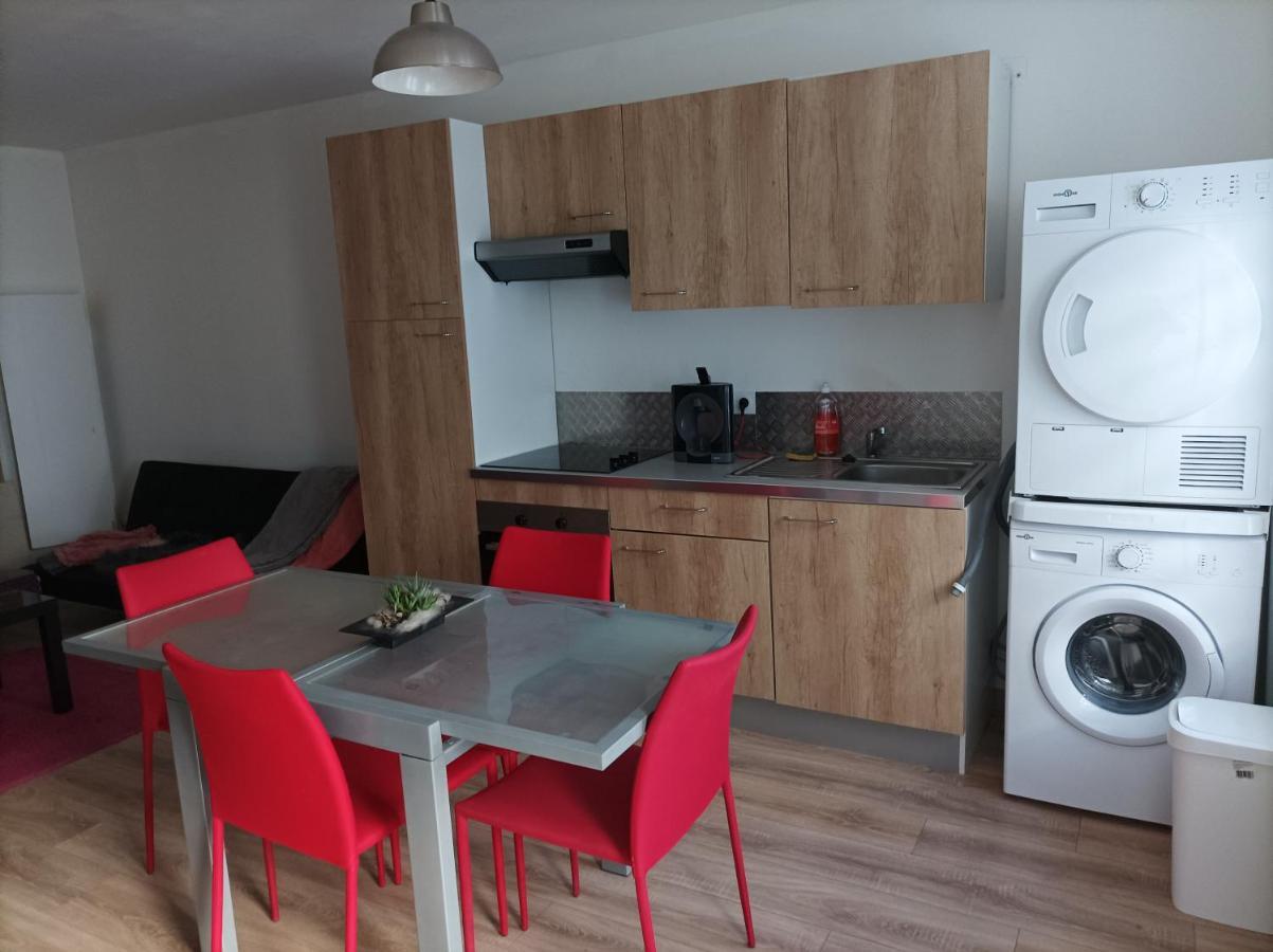 Ferienwohnung Petite Maison Agreable Pour 6 Voyageurs Bogny-sur-Meuse Exterior foto