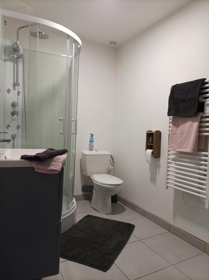 Ferienwohnung Petite Maison Agreable Pour 6 Voyageurs Bogny-sur-Meuse Exterior foto