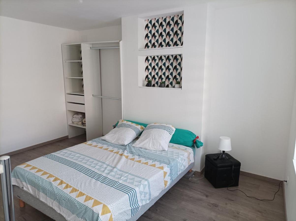 Ferienwohnung Petite Maison Agreable Pour 6 Voyageurs Bogny-sur-Meuse Exterior foto